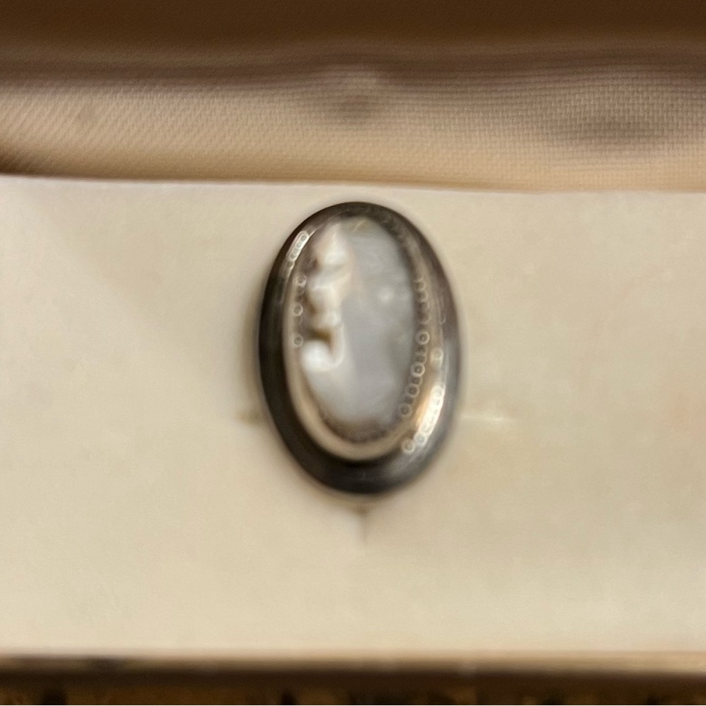 Vintage Lady Coventry Cameo Clip On Earrings - Picture 4 of 11